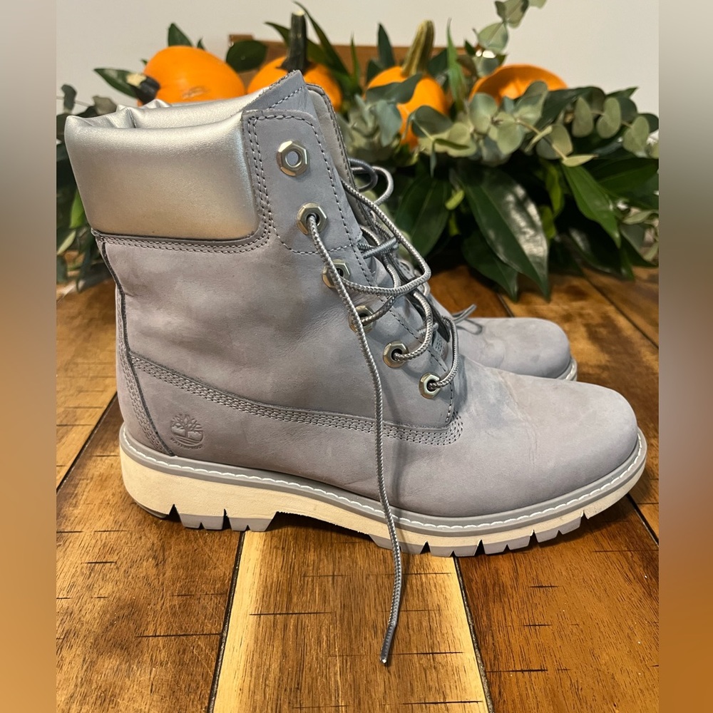 Timberland woman boot    Grey & silver size 8,5 Nubuck